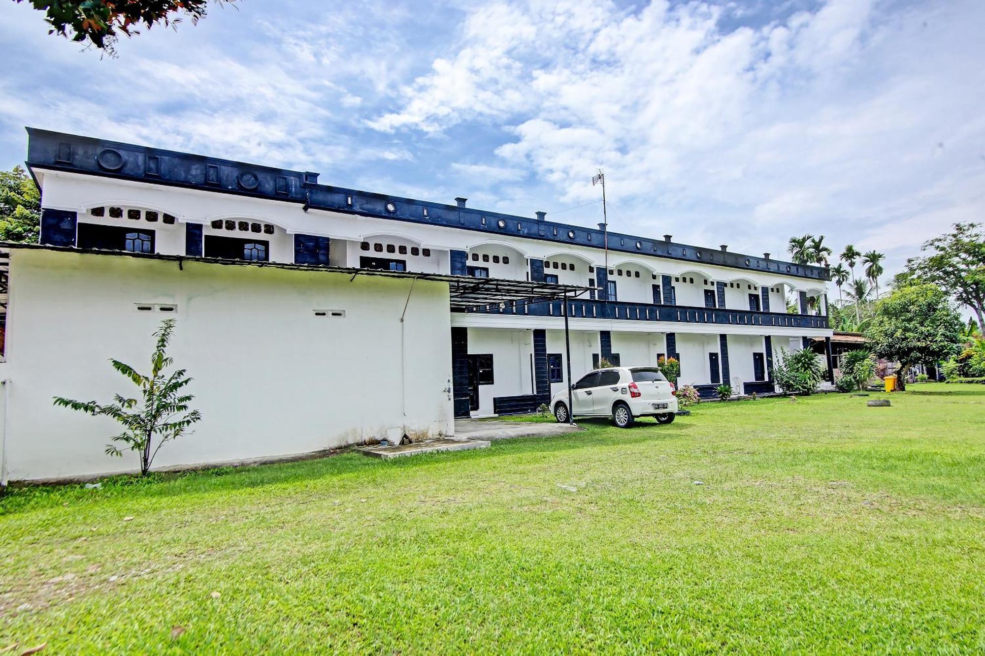 Oyo Life 91127 Wisma Sukajadi Syariah Perabumulih Εξωτερικό φωτογραφία