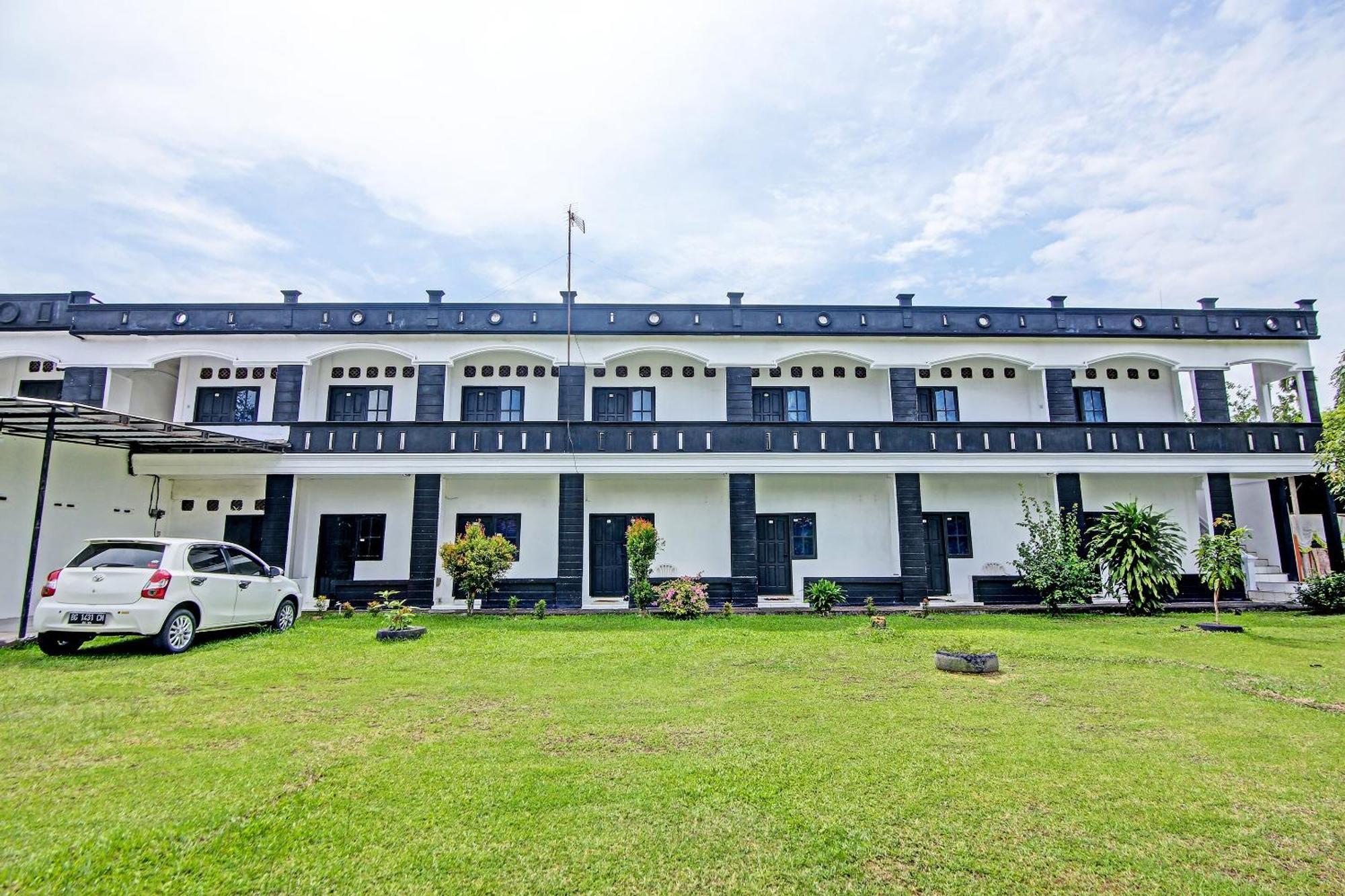 Oyo Life 91127 Wisma Sukajadi Syariah Perabumulih Εξωτερικό φωτογραφία