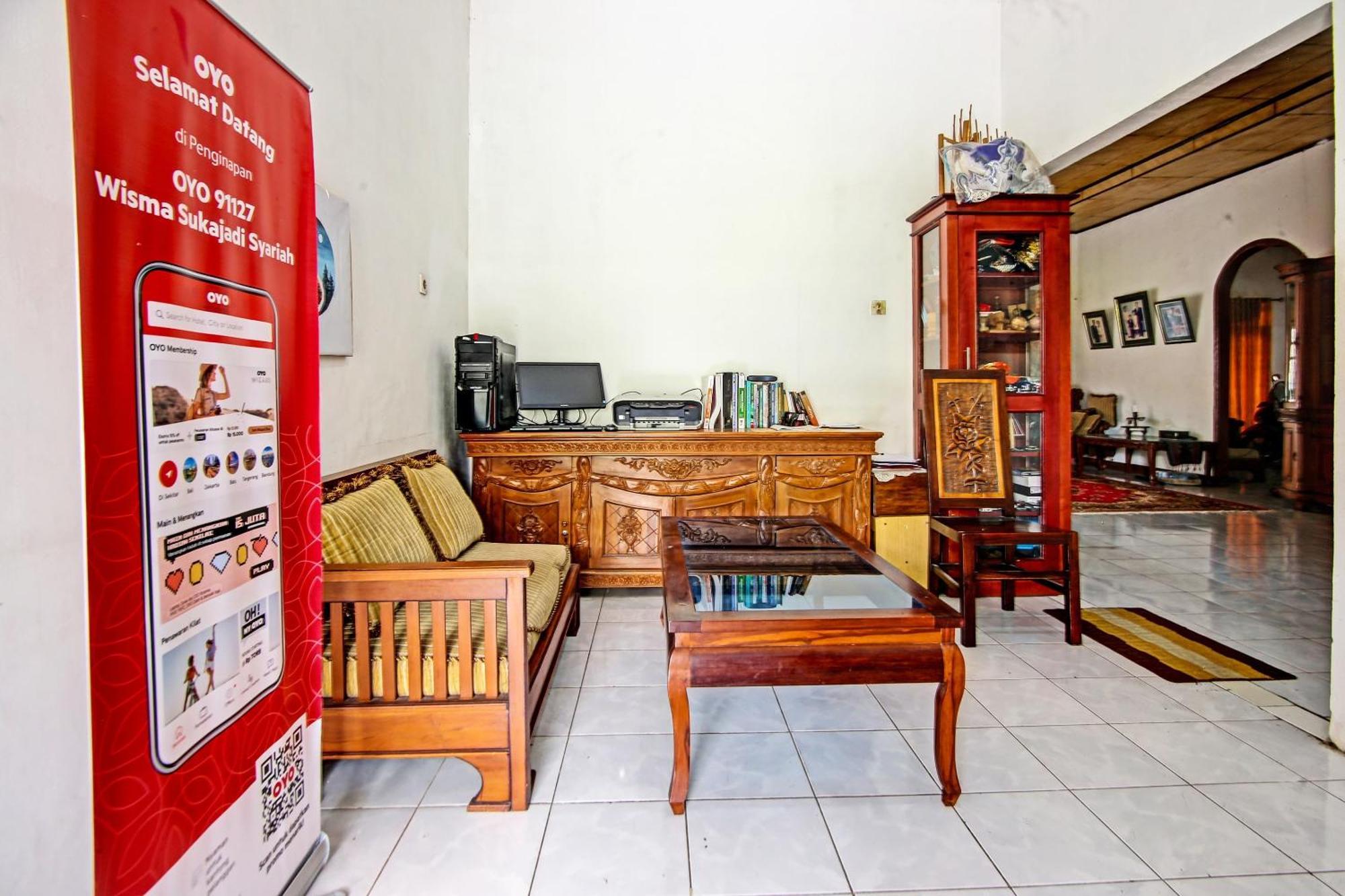 Oyo Life 91127 Wisma Sukajadi Syariah Perabumulih Εξωτερικό φωτογραφία